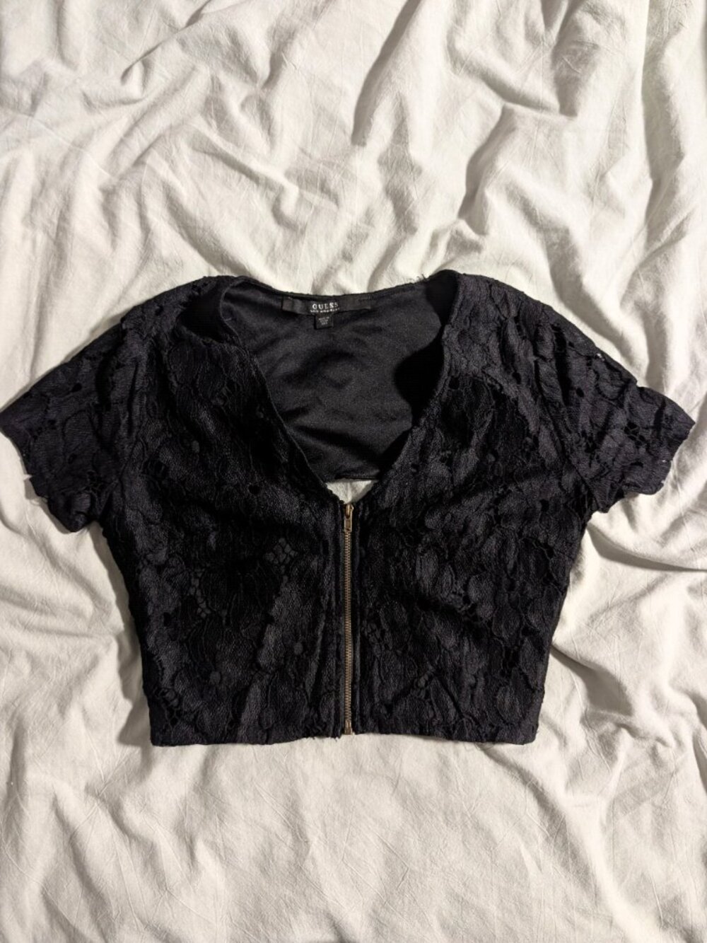 Zip up guess crop blouse with back cut out